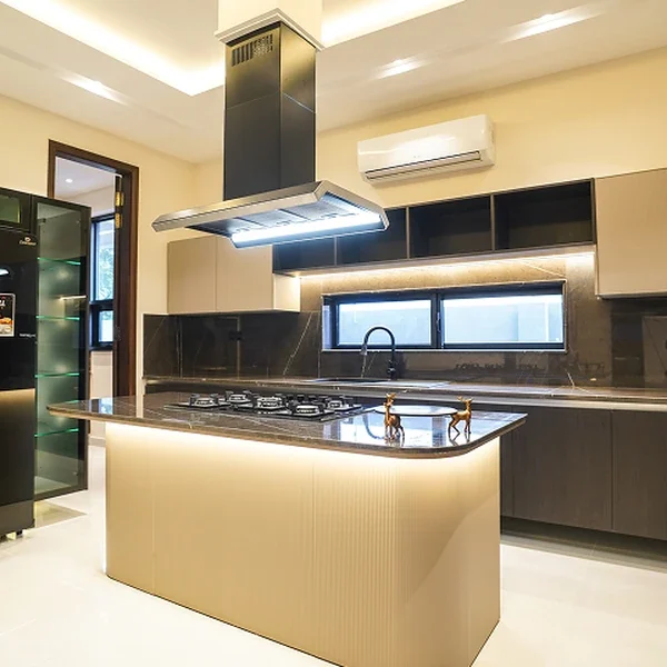 why_travellers_prefer_long-term_serviced_apartment_32560893_featured